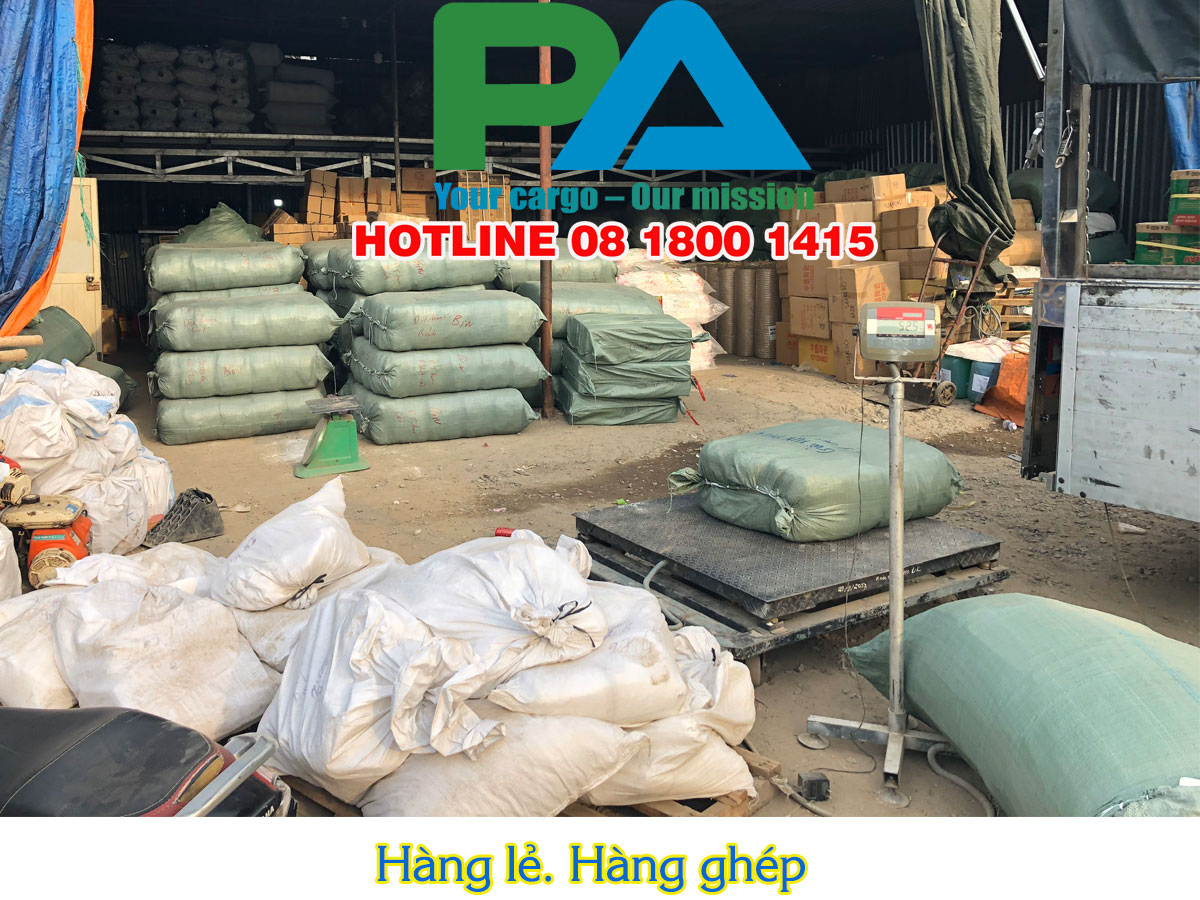 Hàng hóa tại kho vận chuyển hàng đi Viêng Chăn ở Hà Nội